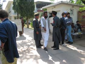 イスラマバードのアフガニスタン大使館前
